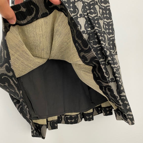 JIGSAW Classic Black /Golden Box Pleated Printed Skirt (Skirt Only) - Picture 4 of 10